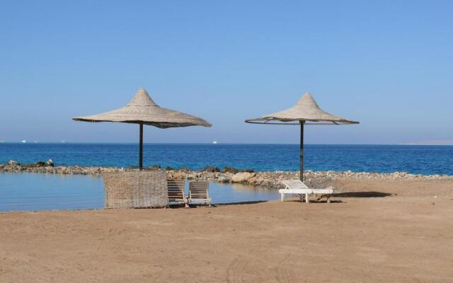 Mini-Studio With Free Private Beach