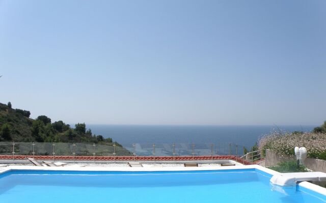 Koumaros Aparthotel
