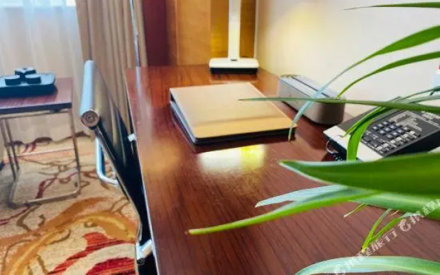 Zhaotong Purple Light Hotel