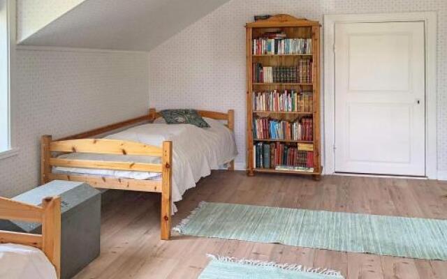 Three-Bedroom Holiday home in Gamleby 2