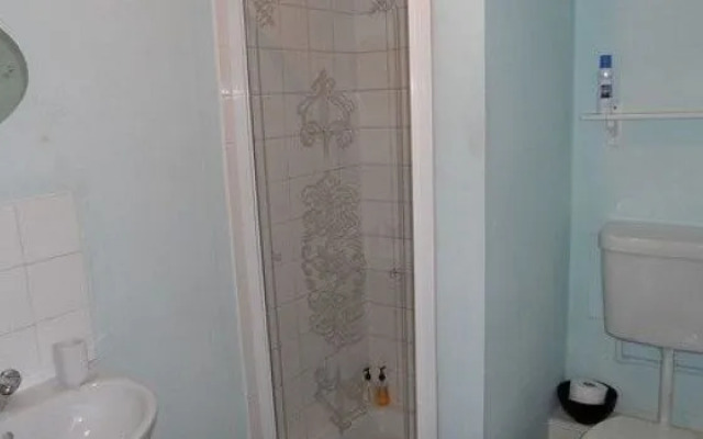 Warwick Lodge Guesthouse