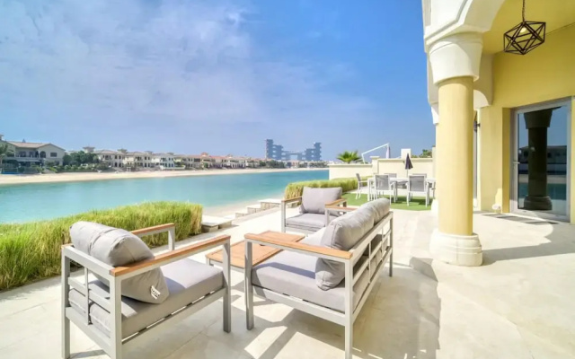 Beachfront 5BR Villa w Private Pool at the Palm