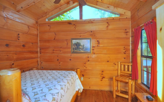 Sleepy Creek - Creekside Escape