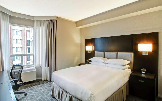 DoubleTree by Hilton Hotel Toronto Downtown