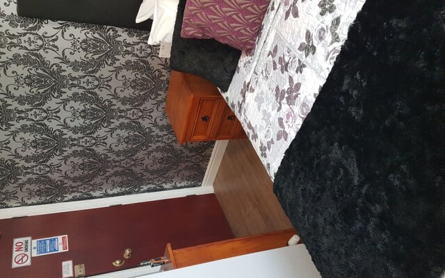 The Cresta Guest House