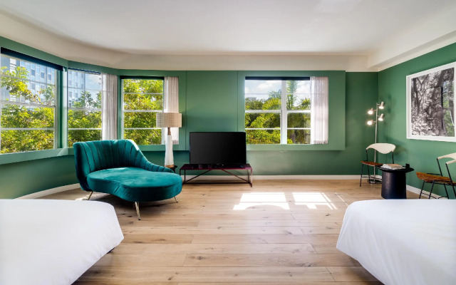 Greenview Hotel by Lowkl