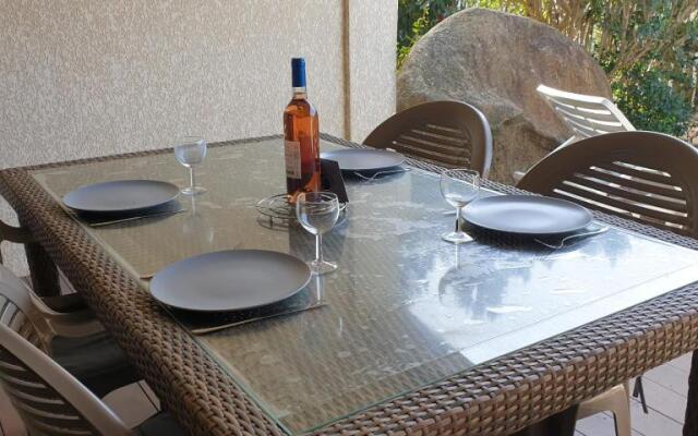 Rez De Jardin CLIMATISE - 2 MIN PLAGE - PISCINE