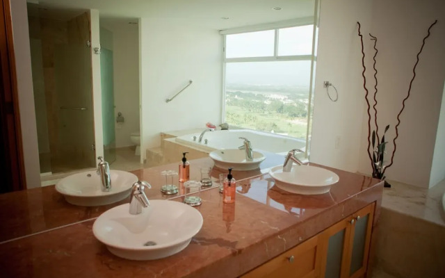 Shangri La Penthouses by Cheap Getaway