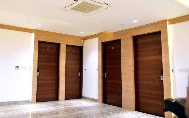 Hotel Crystal Grand