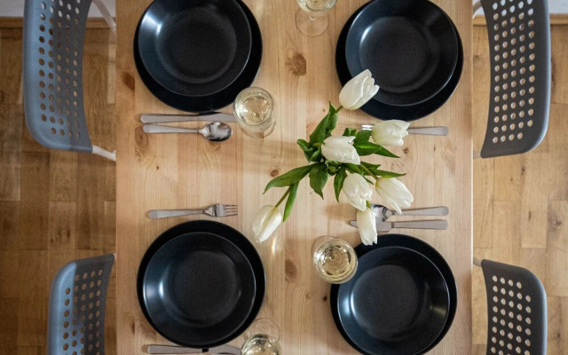 WS 3-Bedroom Old Town Apartment