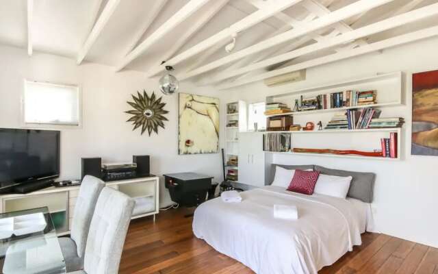 Cool Architect-Designed Studio Close To CBD