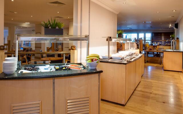 Holiday Inn Leeds Wakefield M1 Jct.40 by IHG
