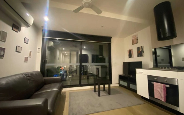Bright 1 Bedroom Apartment in St Kilda