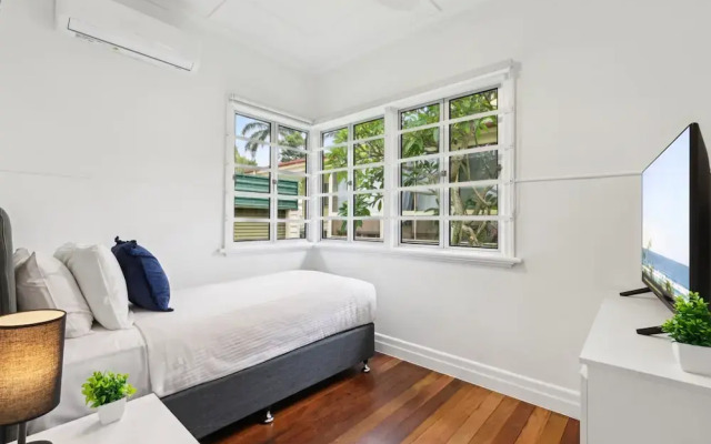 Spacious 3-bed Home in Morningside With Backyard