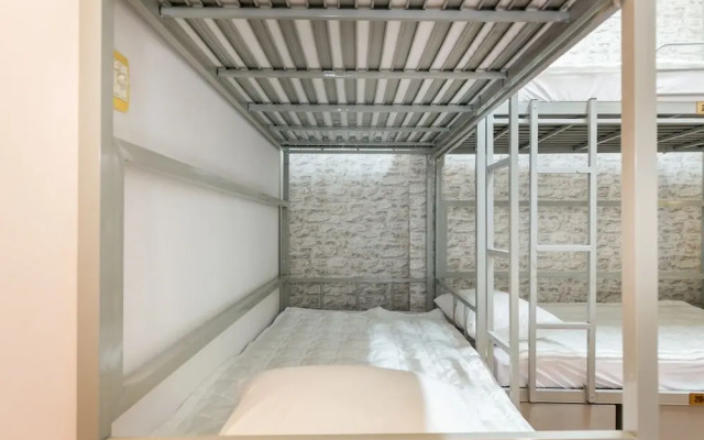 Minh Phuong-Hostel by OYO Rooms