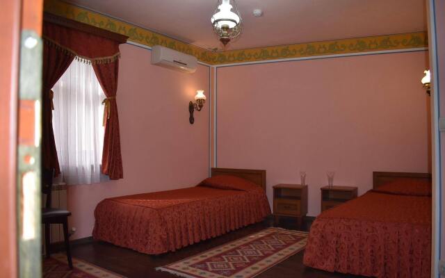 Family Hotel at Renaissance Square