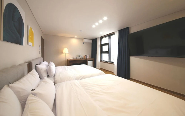 Brown Dot Hotel Ajung