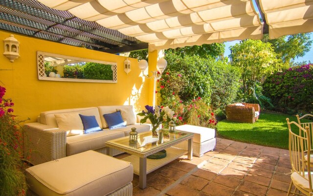 OleHolidays Azalea Playa junto a Puerto Banús