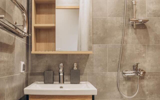 LovelyHome 39 (ЛавлиХоум 39) на улице Набережная Трибуца 43