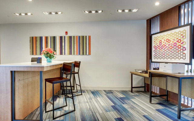 Holiday Inn Express & Suites Galesburg by IHG