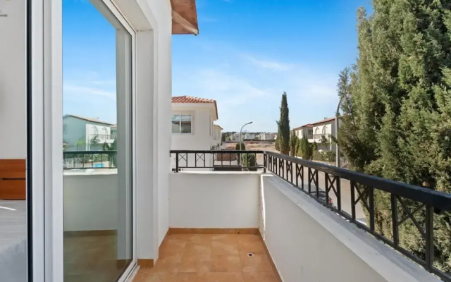 2 bed - Sleeps 6 - Private Pool - 5 Min To Beach