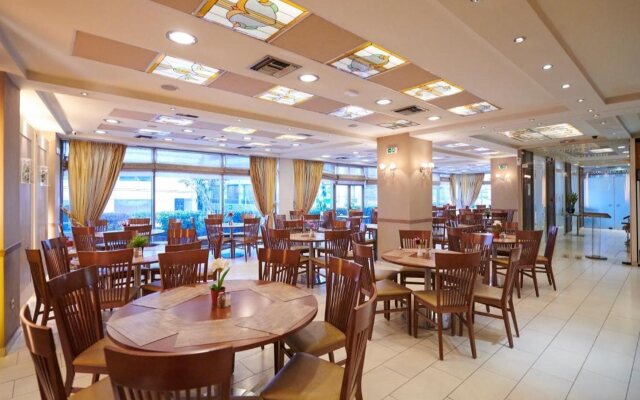 Crystal City Hotel