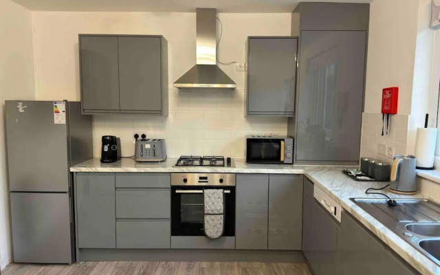 3-bed Home, Sleeps 8, Ideal for Large Groups
