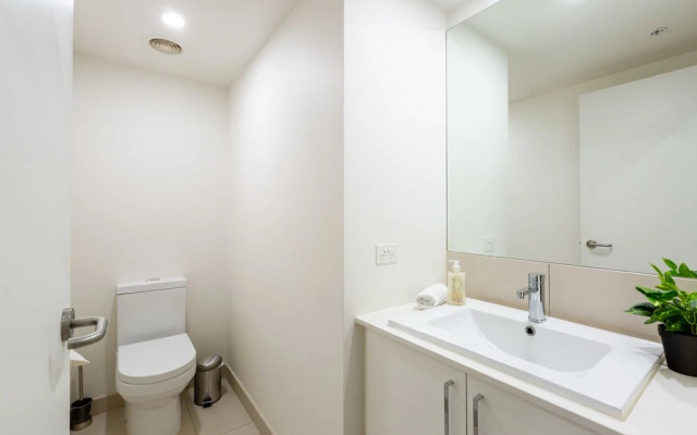 Raphael 2Bdr Carlton Apartment