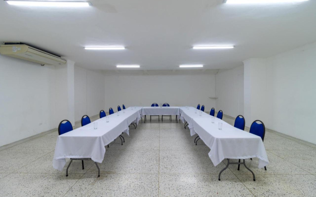 Hotel Axis Inn by Geh Suites