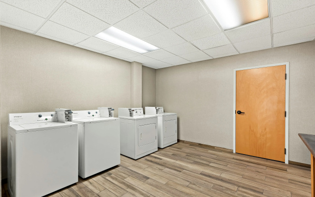 Hampton Inn & Suites Canton