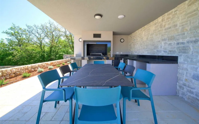 Villa Astrum With Heated Pool Jacuzzi and Sauna