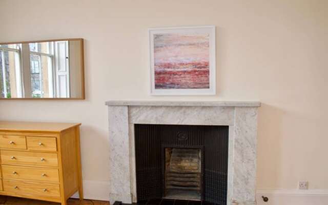 Quiet 2 Bedroom Apartment close to the City Centre