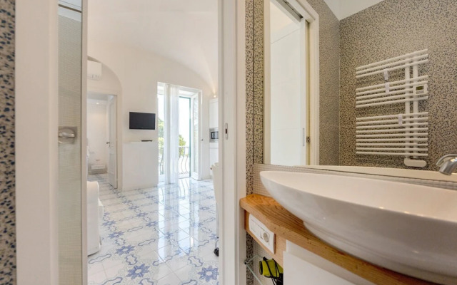 Azzurra, Capri Center