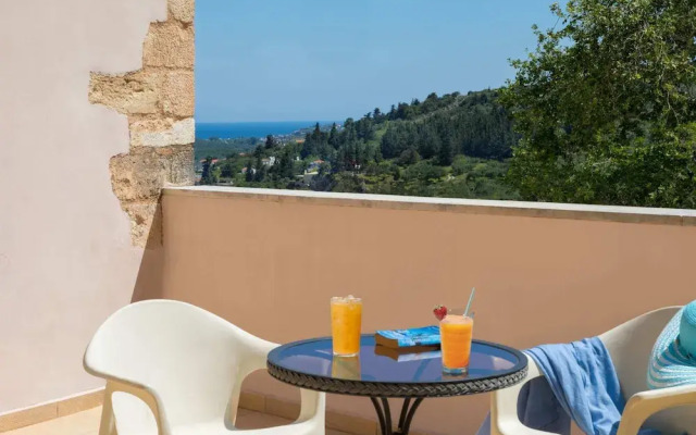Cozy Holiday Home With Pool and Whirlpool in Maheri