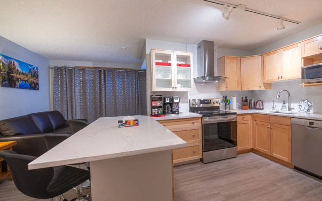 Mountain View 2 Bedroom Condo-Top Floor