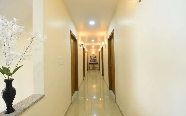 Hotel Royal Retreat - Business & Leisure Hotel