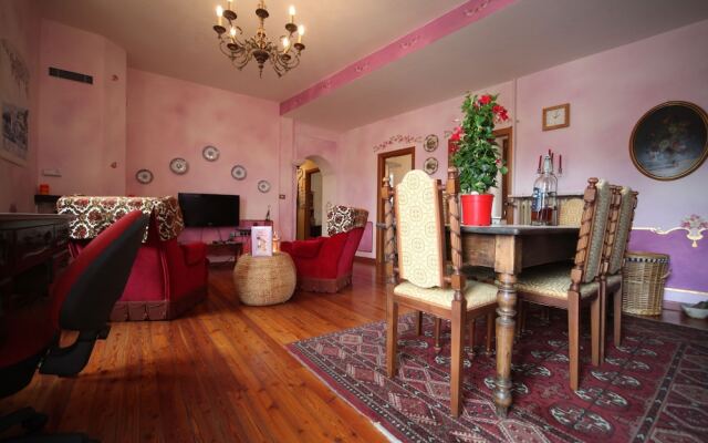 Azalea & Glicine House