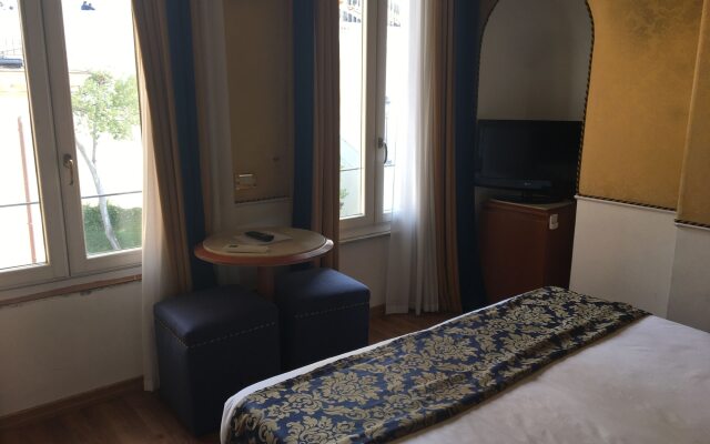 Piazza Di Spagna View