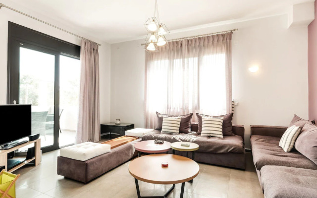 Villa in Adelianos Kampos With Pool
