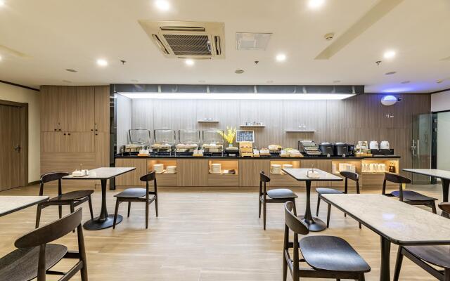 Hanting Hotel Changhun Hongqi Street Changying
