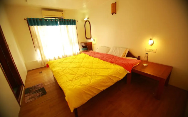 OYO 13525 HouseBoat My Trip Deluxe 3 BHK Private