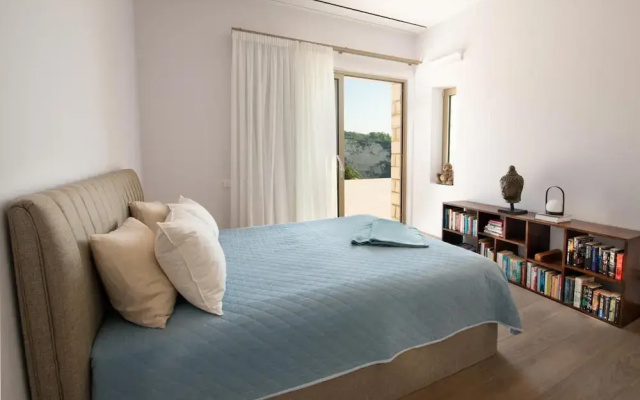 Seawhisper Villa in Paxi