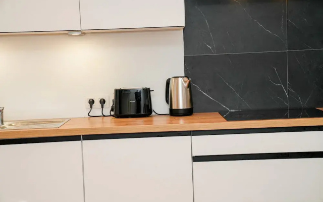 Modern 1BR 1LR Apartment Walk To Rabot