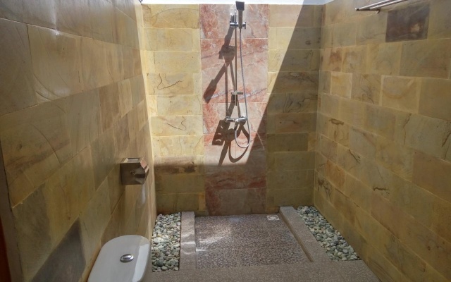 Rumah Amel – Bathroom – Gili Air