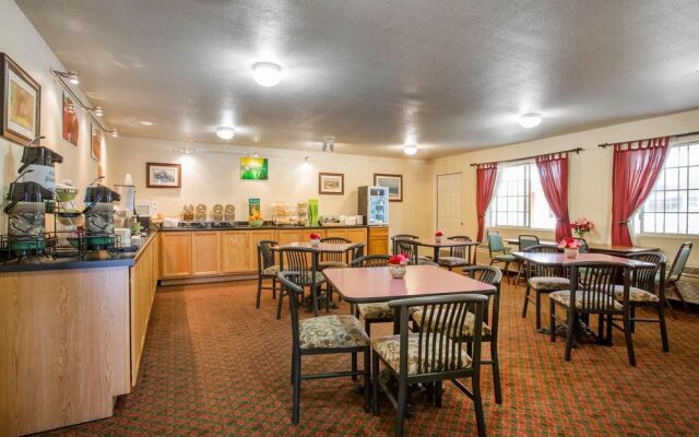 Quality Inn & Suites Redwood Coast