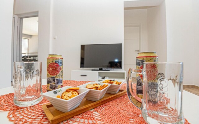 Nice Apartment in Brodarica With Wifi and 2 Bedrooms