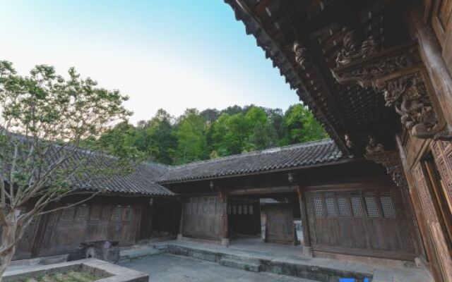 Qujia Courtyard Guesthouse