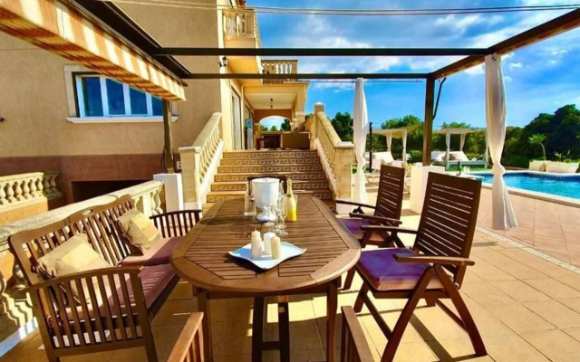 Villa Versace súper lujo 14 huéspedes + invitados