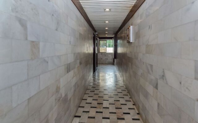 OYO Flagship 18502 Sahar International