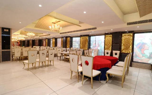 Hotel V2v by OYO Rooms
